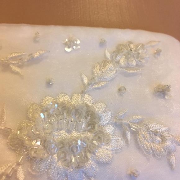 NWT David’s Bridal wedding dress SZ 4 white color - Picture 7 of 8